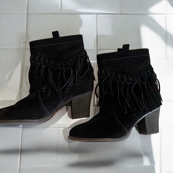 Sbicca “hard to find” BLACK Suede Macramé Fringe Boot. Vintage - Picture 2 of 16